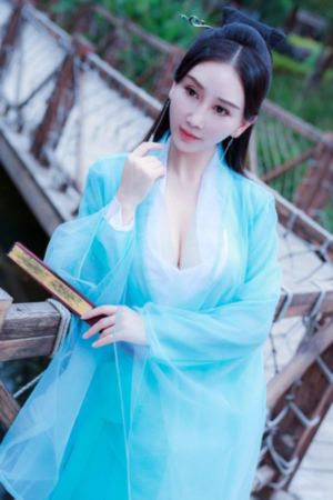 總裁被c摁辦公H打屁屁-中文免費超清免費觀看